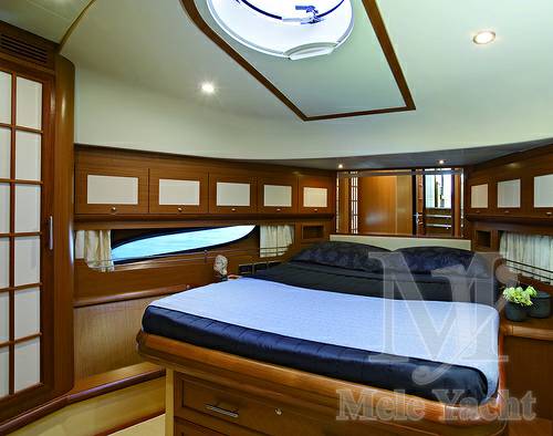 Mochi craft spa Dolphin 64 sun top