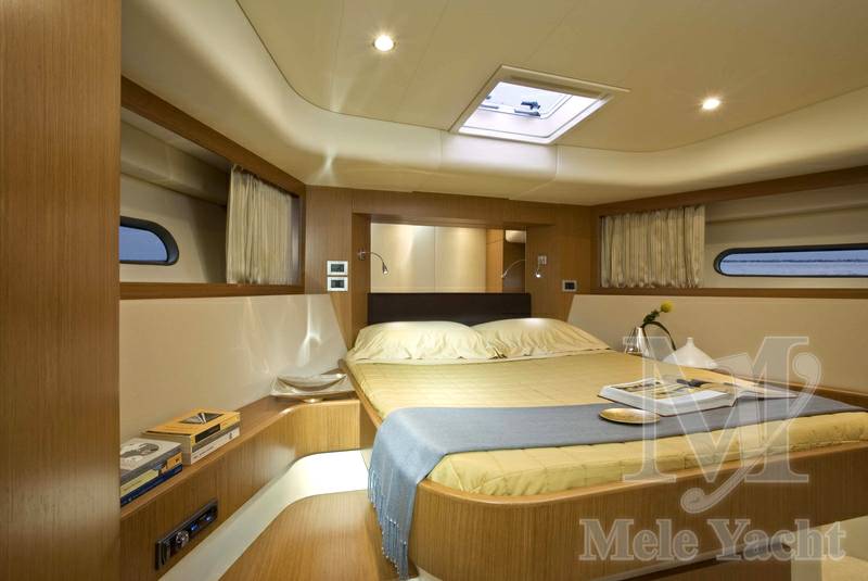 Ferretti 592