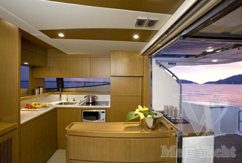 Ferretti 592