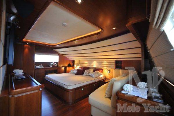 Ferretti yachts Custom line 97