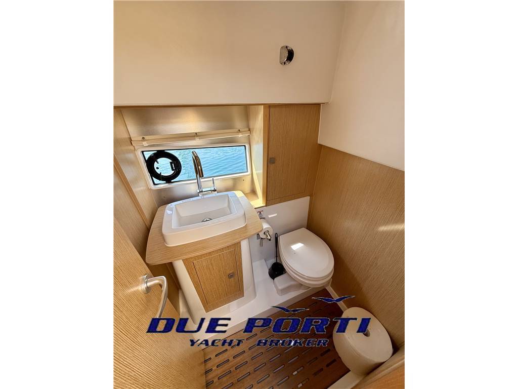 Sealine C330