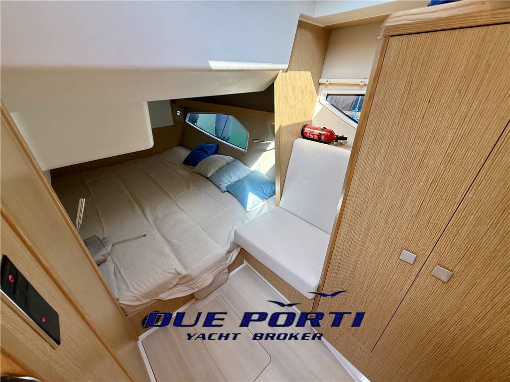 Sealine C330