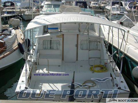 Bertram 28 fly