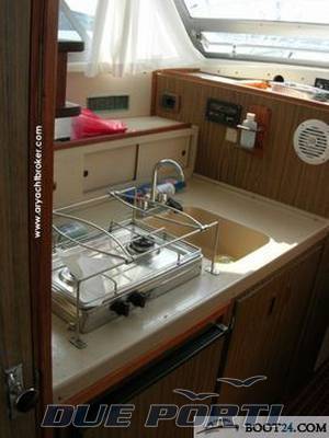 Bertram 28 fly