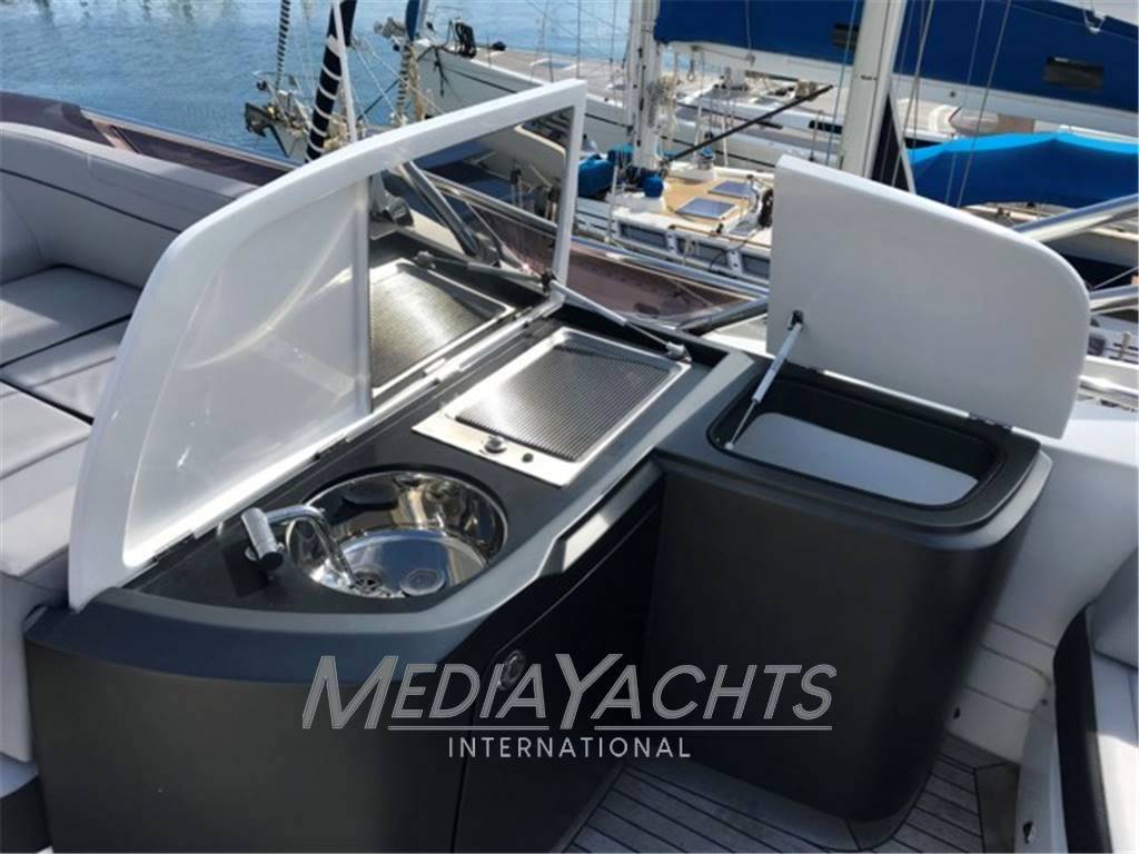 Princess yacht S72