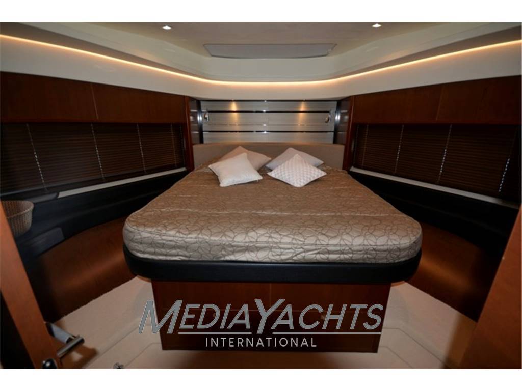 Princess yacht S72