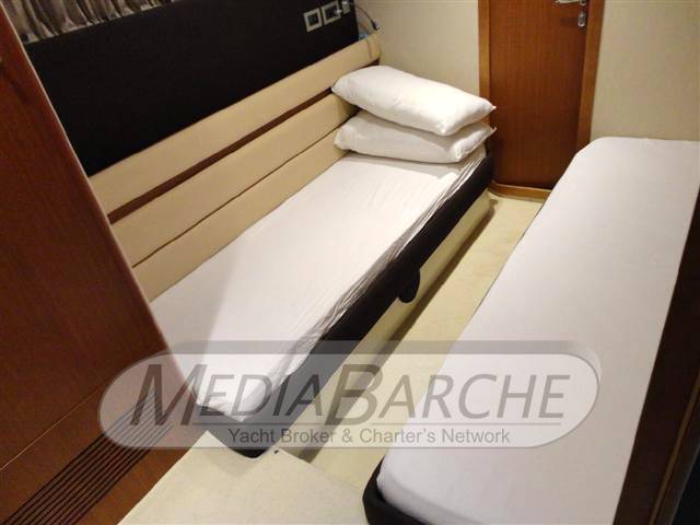 Ferretti 551