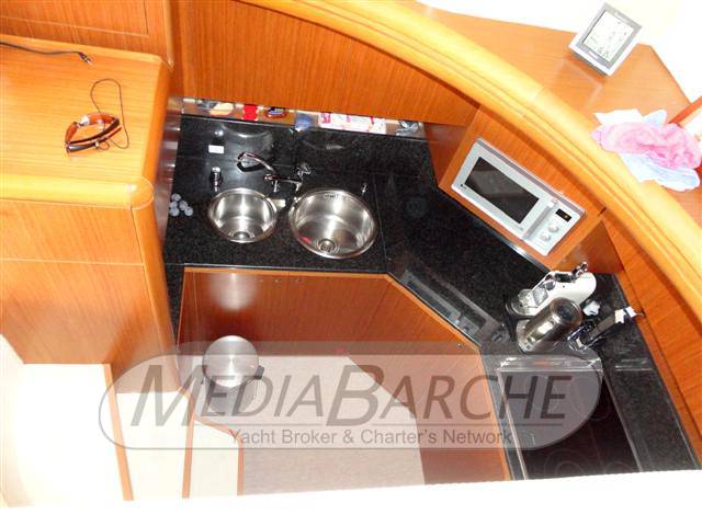 Ferretti 551