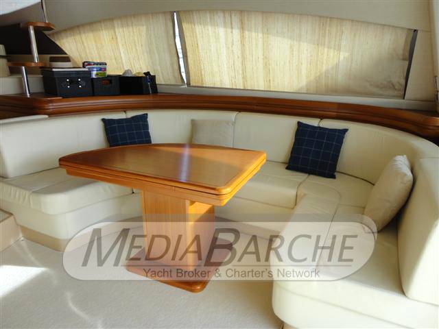 Ferretti 551