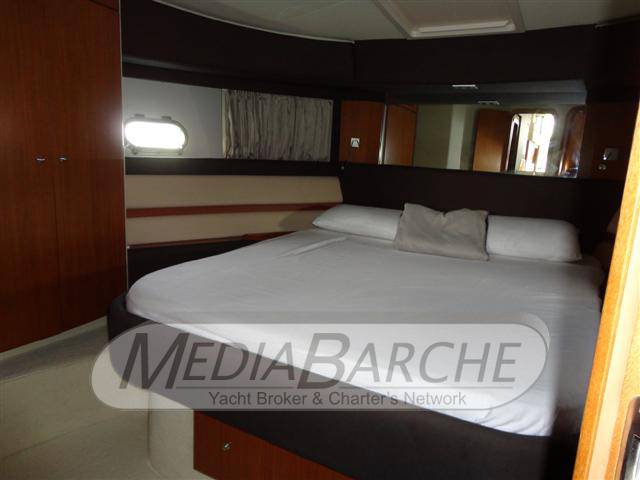 Ferretti 551