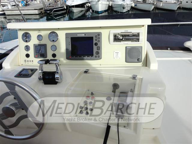 Ferretti 551