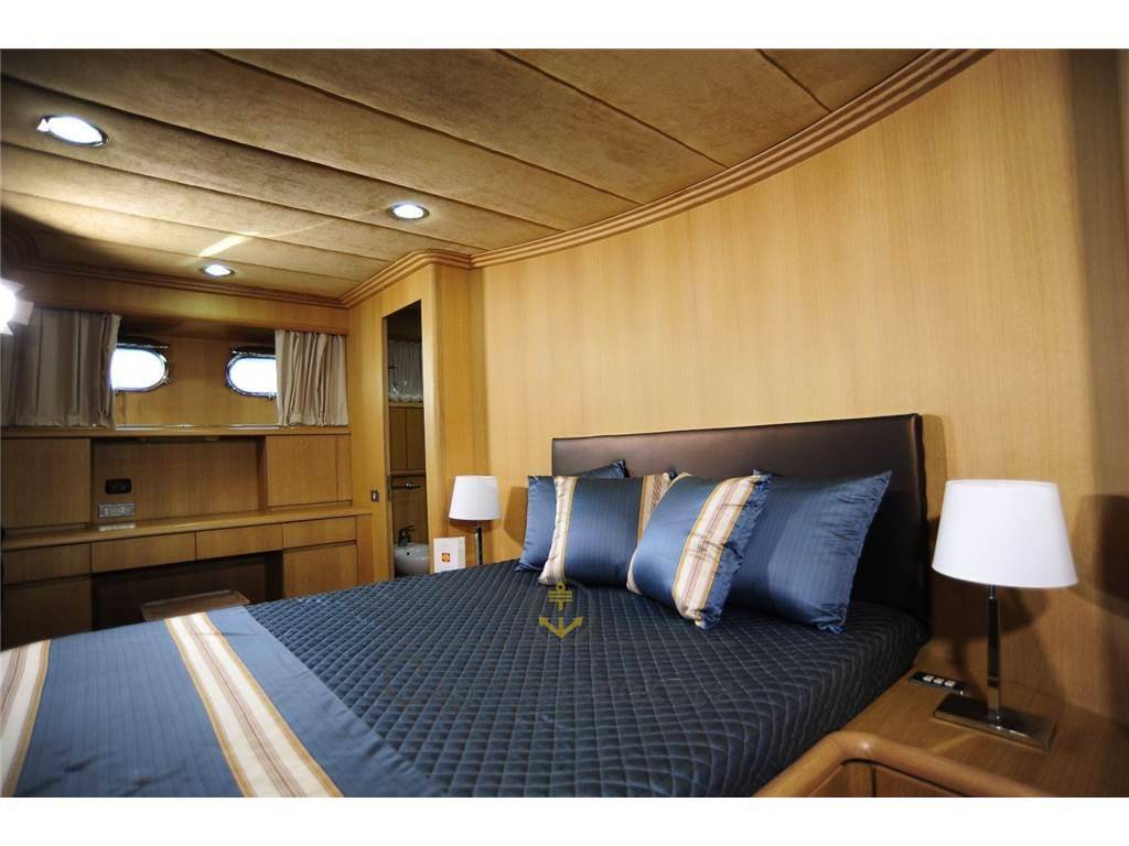 Navar cantieri Flybridge 82