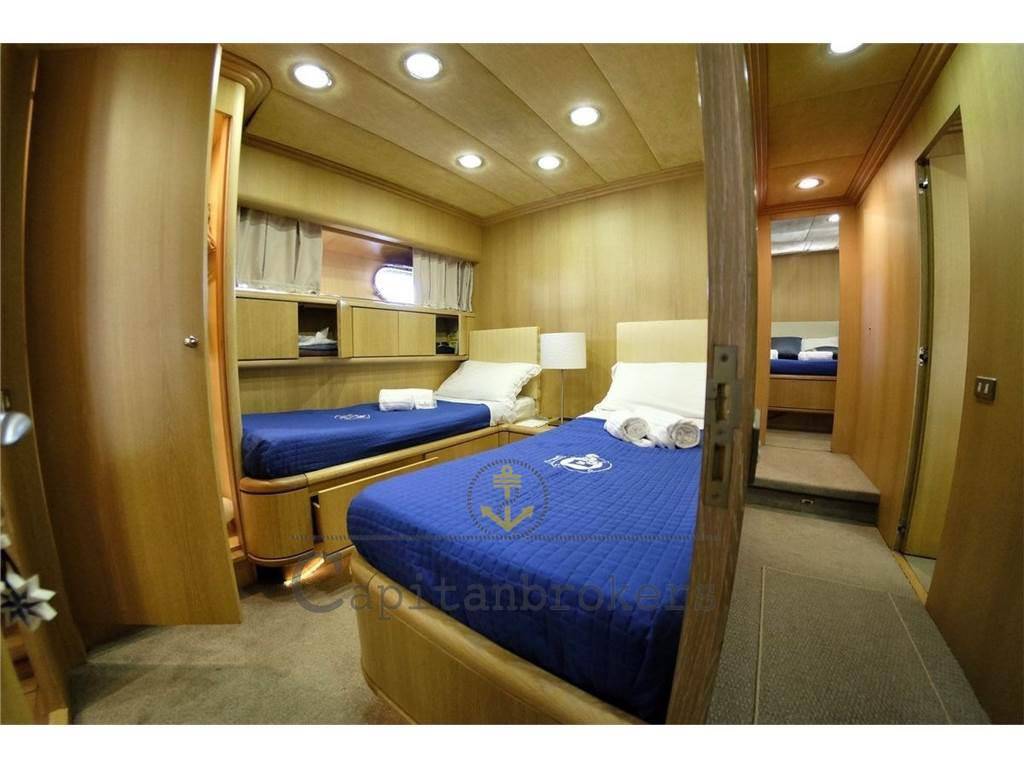 Navar cantieri Flybridge 82