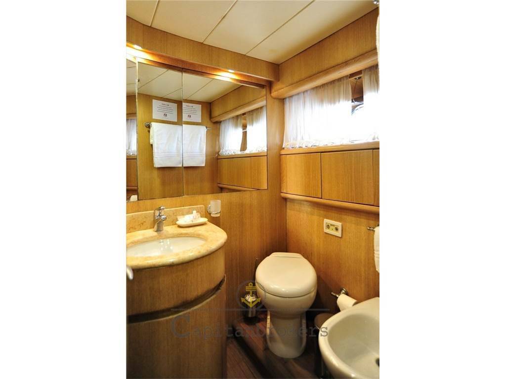 Navar cantieri Flybridge 82
