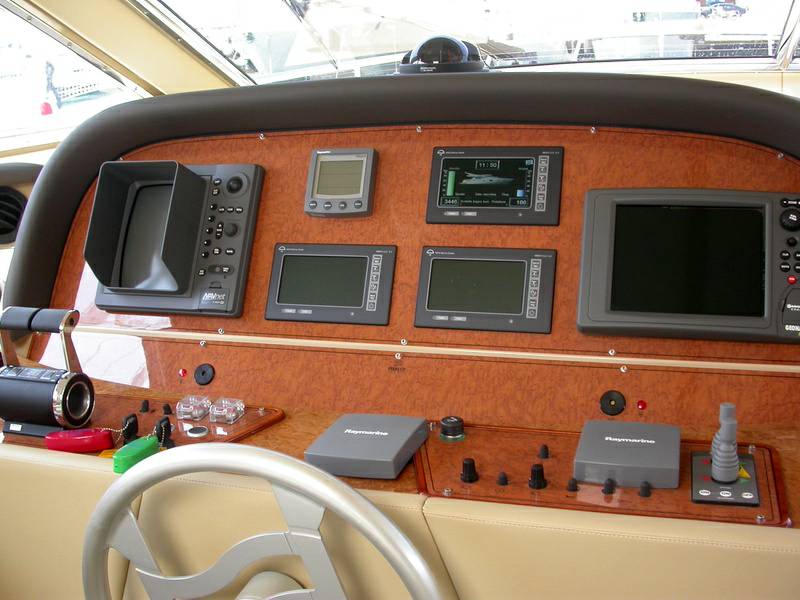 Ferretti yachts 590