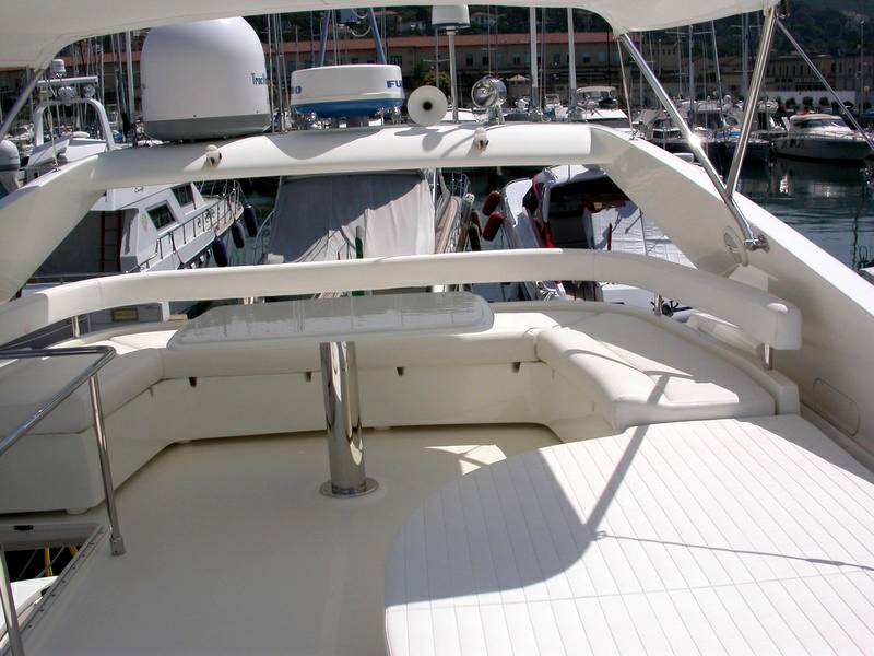 Ferretti yachts 590