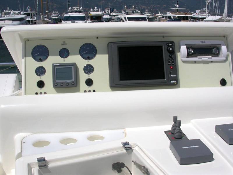 Ferretti yachts 590