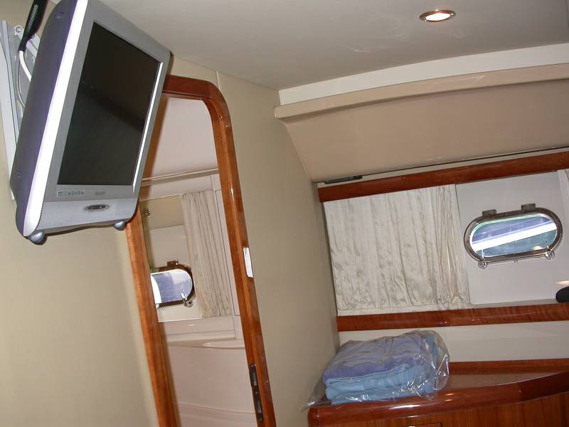 Ferretti yachts 590