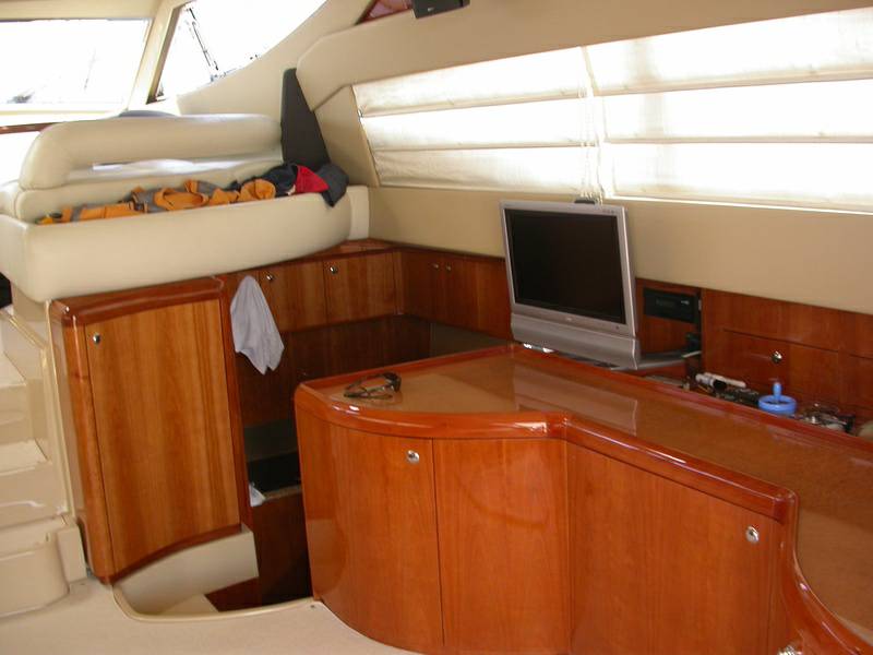 Ferretti yachts 590
