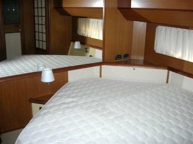 Mochi craft Dolphin 44
