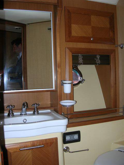 Mochi craft Dolphin 44