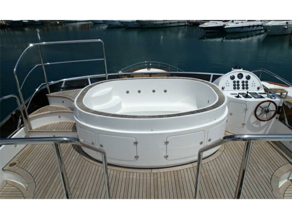 Benetti 105 tradition