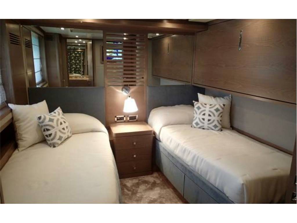 Benetti 105 tradition
