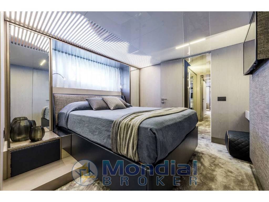 Ferretti 850