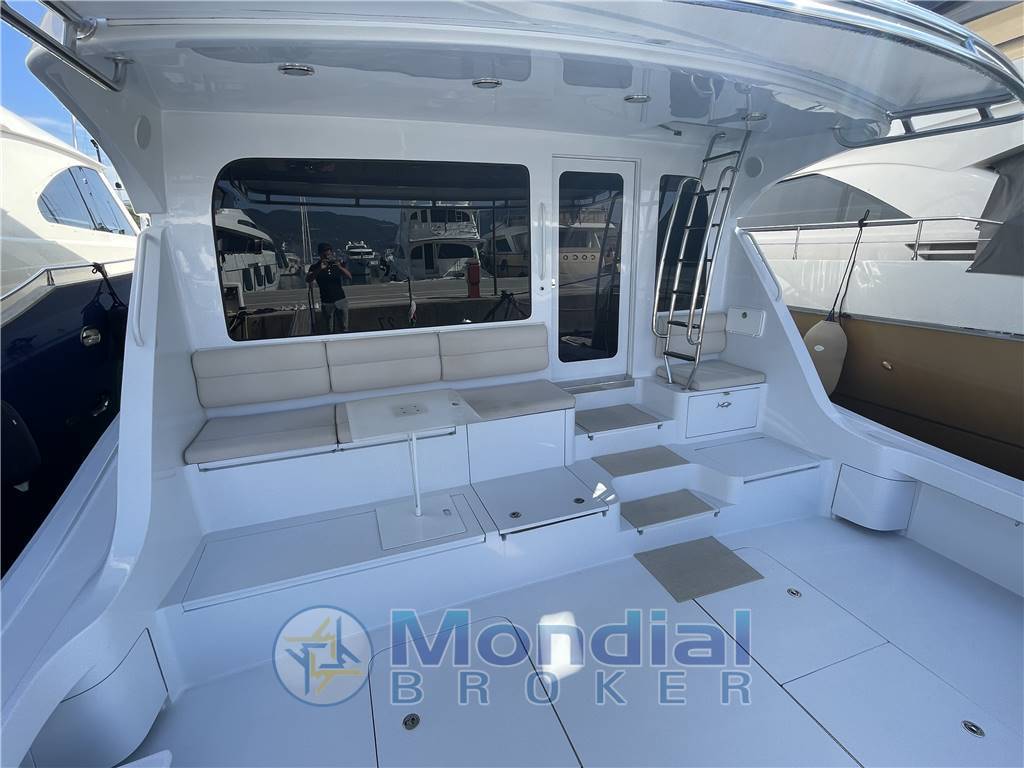Hatteras 68 convertible