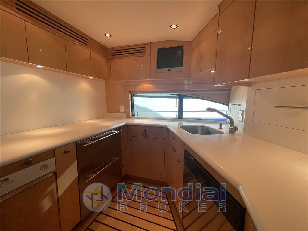 Hatteras 68 convertible
