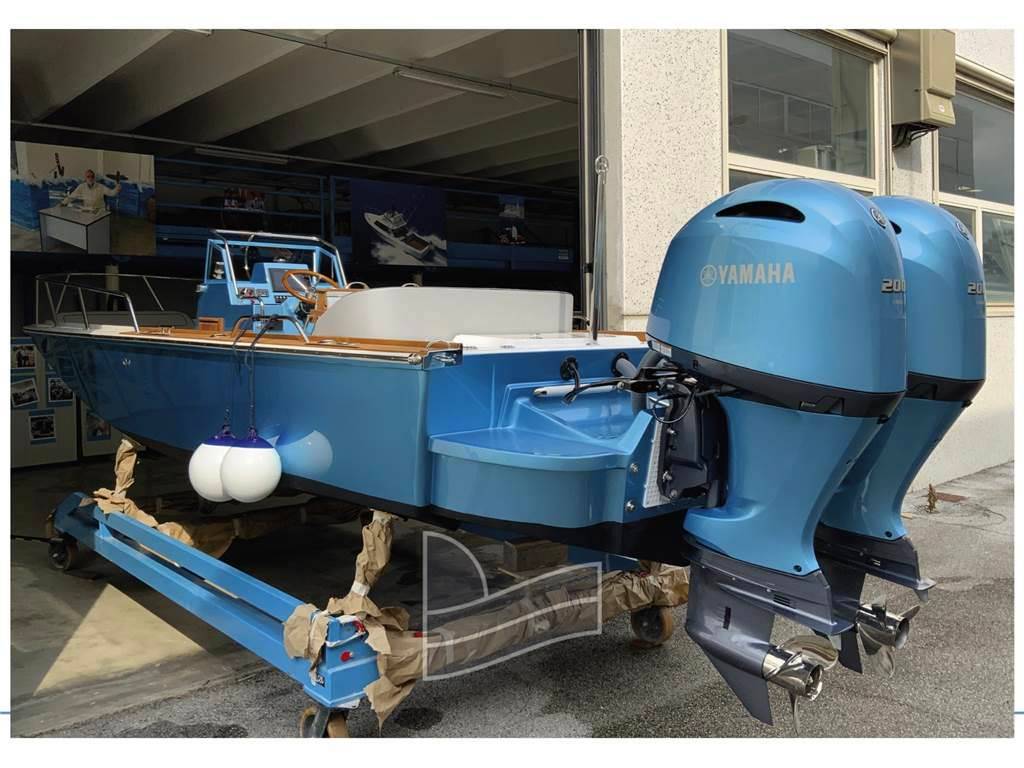 Boston whaler Outrage 25