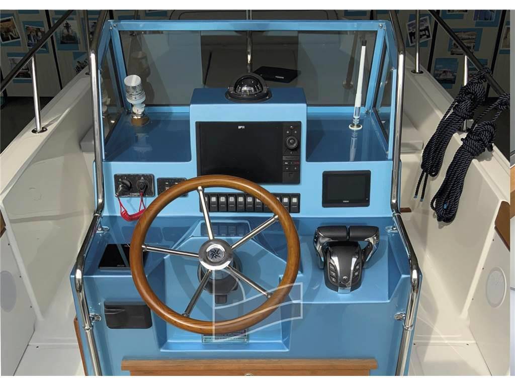 Boston whaler Outrage 25