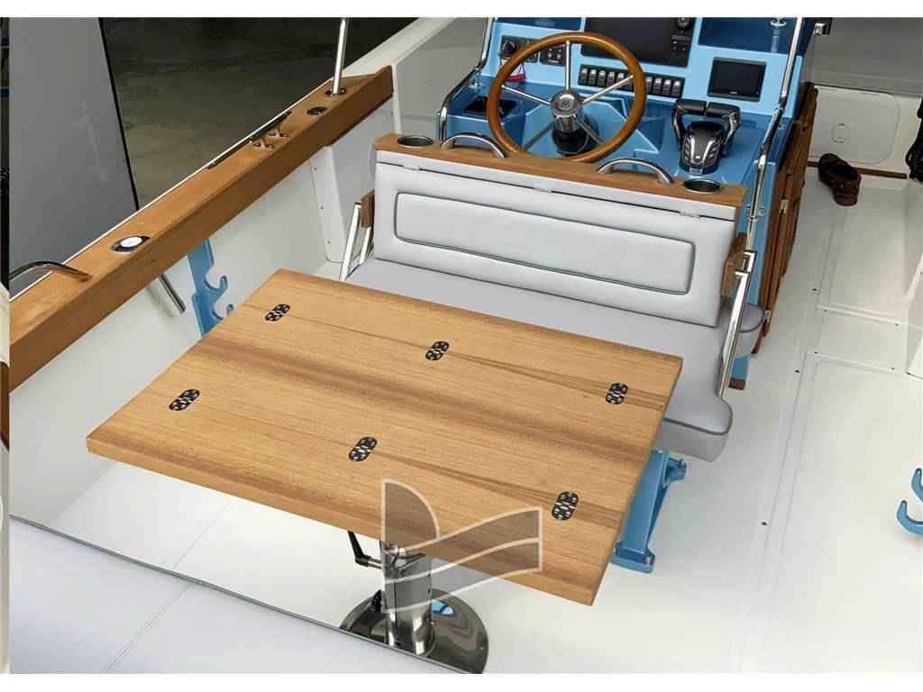 Boston whaler Outrage 25