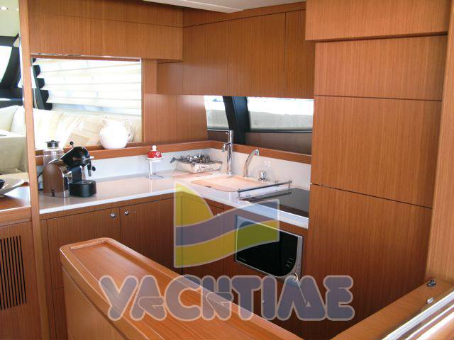 Ferretti 592