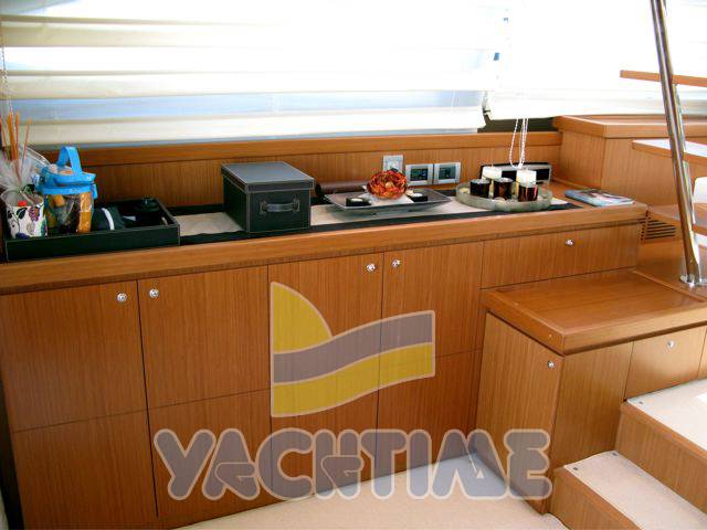 Ferretti 592