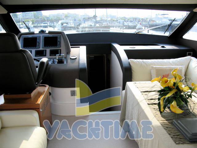 Ferretti 592