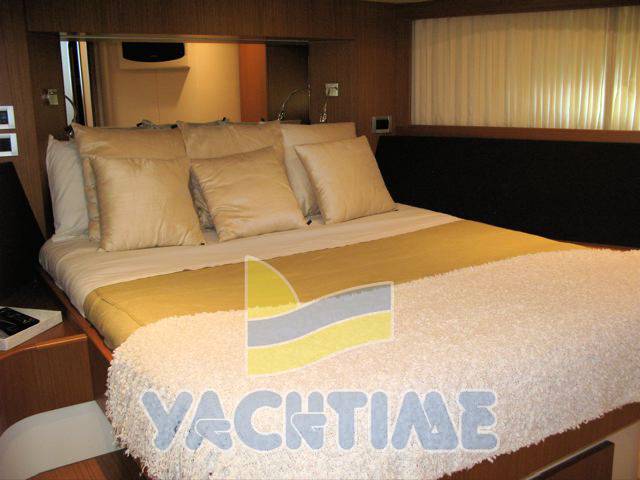 Ferretti 592