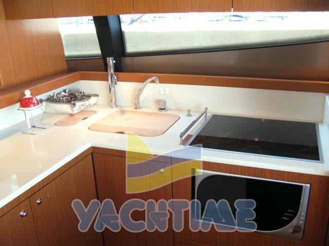 Ferretti 592
