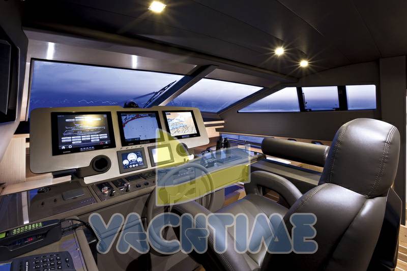 Ferretti 800 h.t.