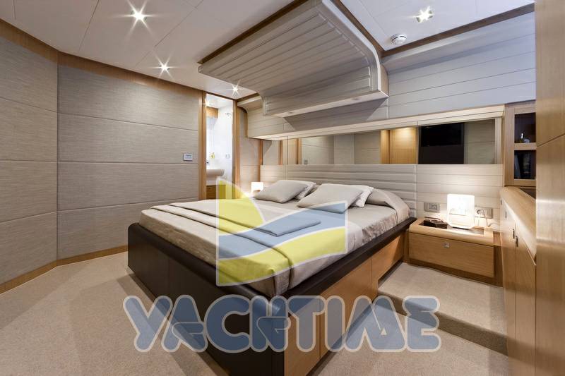Ferretti 800 h.t.