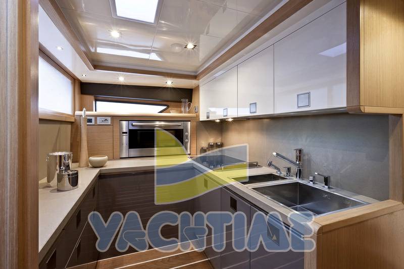 Ferretti 800 h.t.