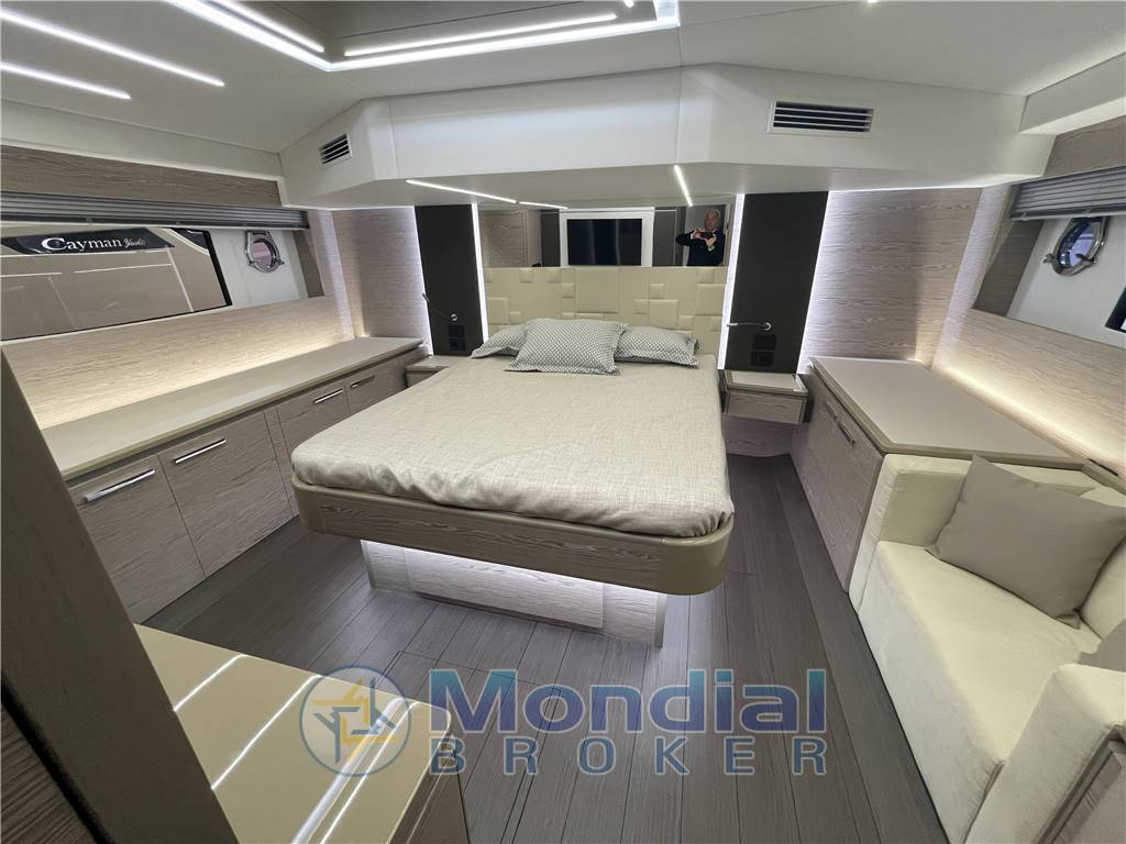 Cayman yachts S 600