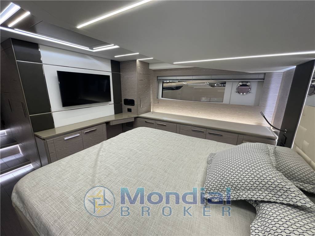 Cayman yachts S 600