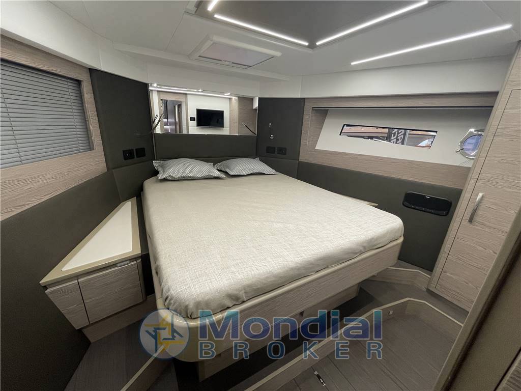 Cayman yachts S 600
