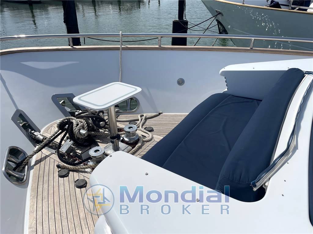 Horizon 76' distinctive