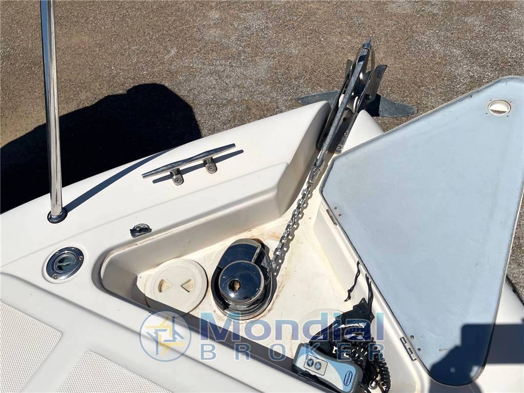 Mano marine 258 cabin