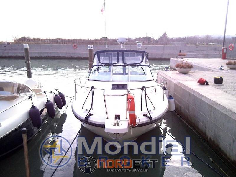 Boston whaler Conquest 28