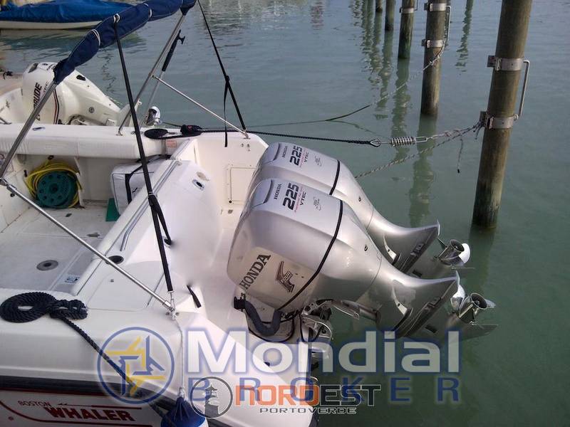 Boston whaler Conquest 28