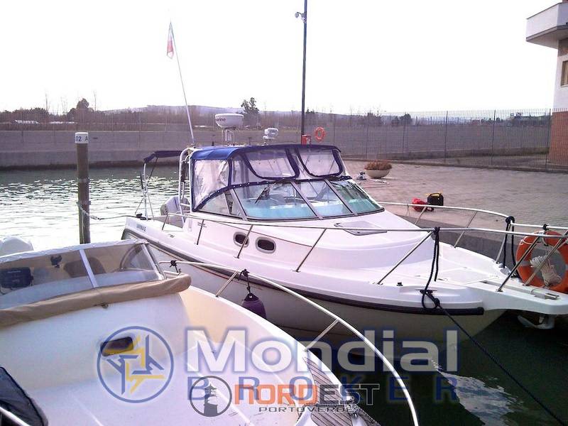 Boston whaler Conquest 28