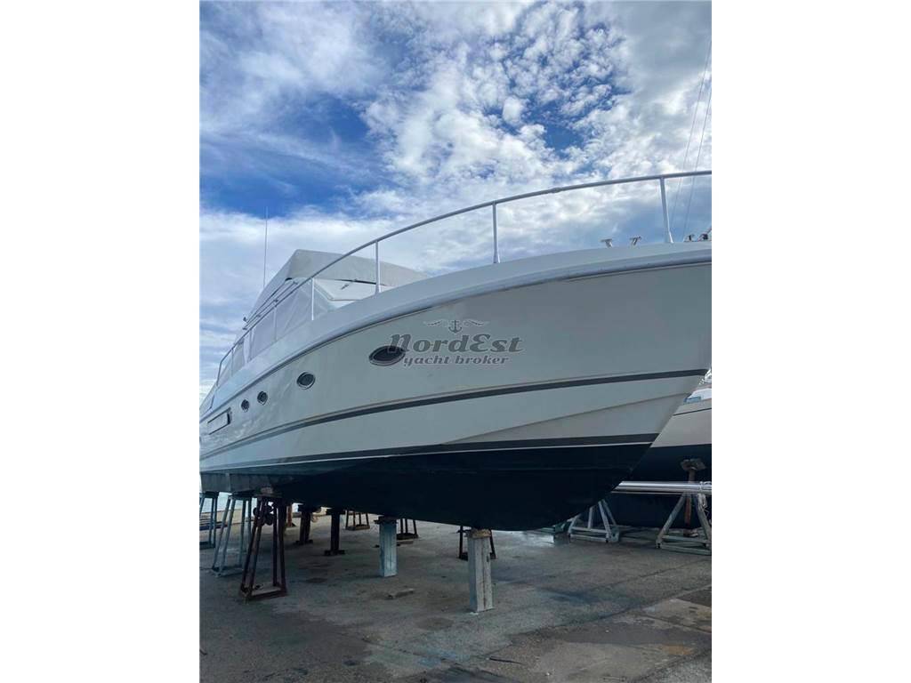 Ferretti 36 fly
